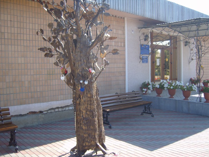 Скульптура "Древо семейной жизни"