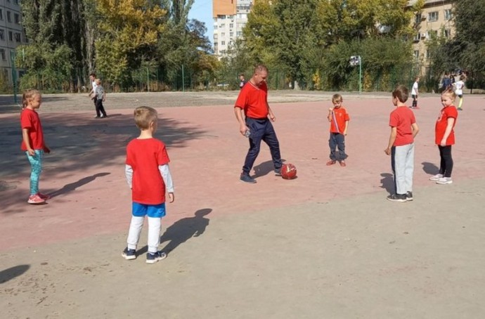В Волгограде батюшка благословил чемпионат «Многодетный футбол»