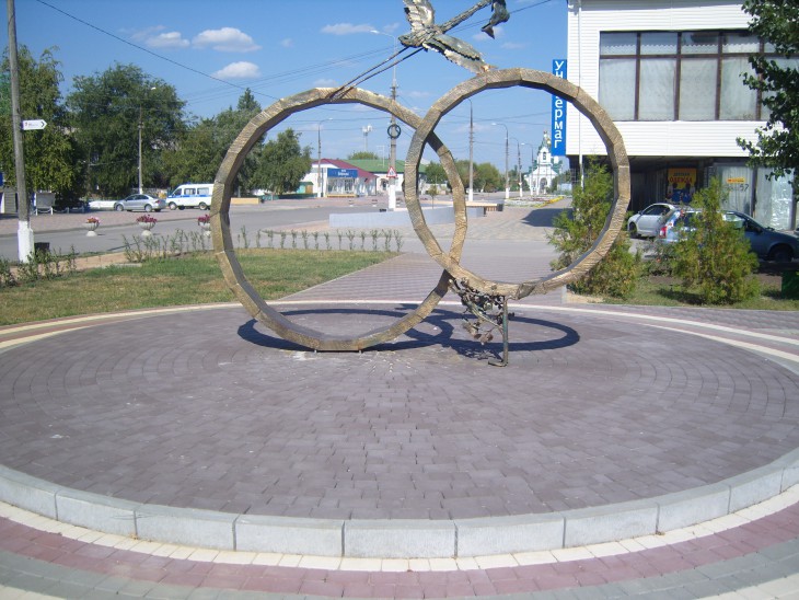 Скульптура "Обручальные кольца"