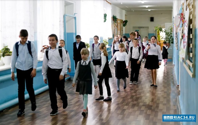 Депутаты областной Думы ждут предложений школьников