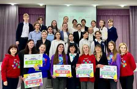 Школьников и студентов Волгоградской области вовлекают в конкурсное движение