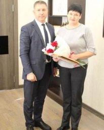Глава района вручил коллективу пекарей Киквидзенского райпо Диплом