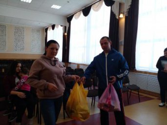 Помочь тем, кому тяжело: в Киквидзенском районе оказали поддержку семьям из Луганской области