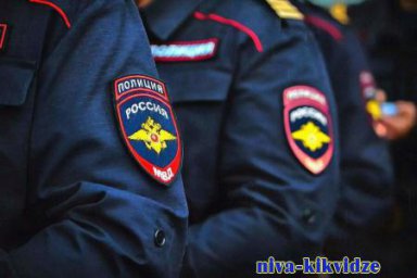 Полицейские поздравили подшефных из Преображенской средней школы с окончанием учебного года