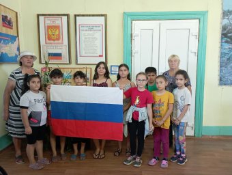 Семёновские ребята познакомились с символами России
