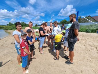 В середине июля на берегу реки Бузулук жители и гости станицы Преображенской отметили День любви, семьи и верности.