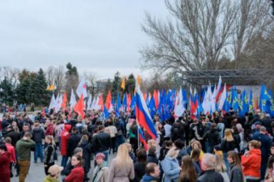 В центре Волгограда прошел митинг в поддержку спецоперации